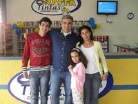 Mauro Rédua (ao centro) foi dono de locadora por 14 anos. Hoje é cliente de Biagini